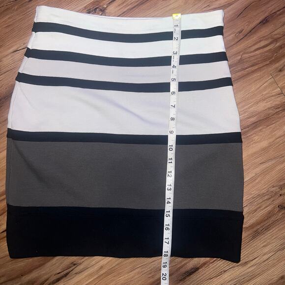 Black Gray White Striped Mini Skirt Stretchy Bodycon Pencil Skirt Size 4 - Picture 7 of 7